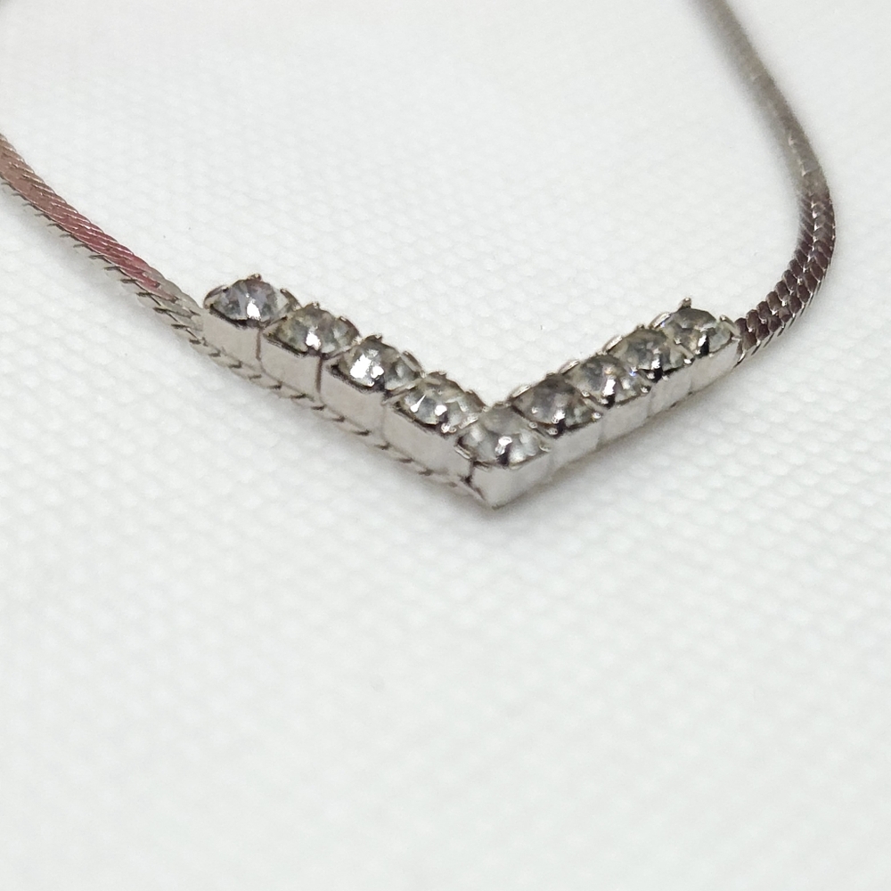 Vintage Art Deco Crystal V Silver Chain Necklace 18" Flat Silver Plated Chain - Picture 9 of 9